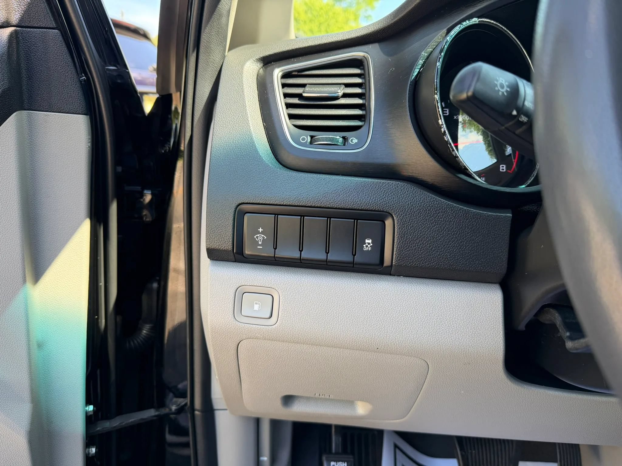 Used 2019 Kia Sedona LX FWD image 22