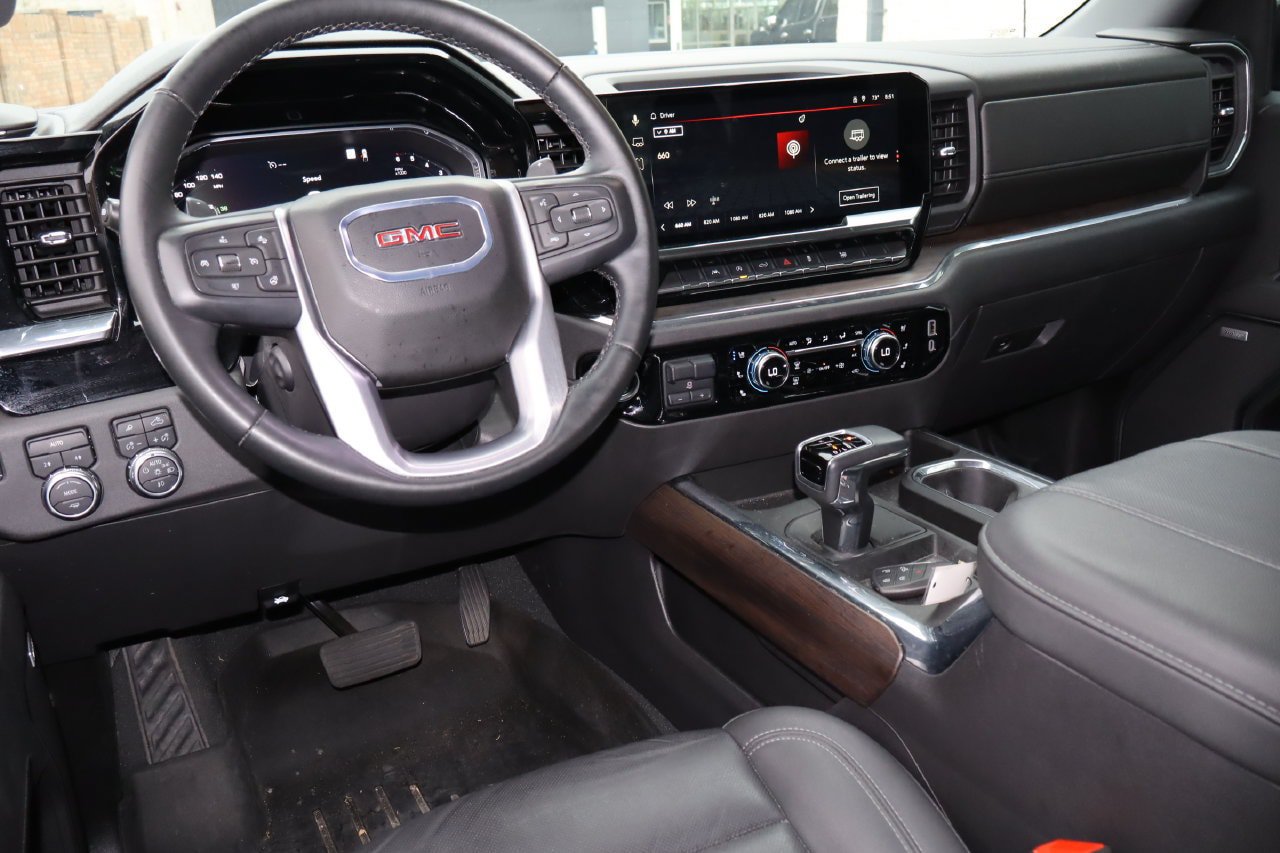 Used 2024 GMC Sierra 1500 SLT AWD/4WD image 4