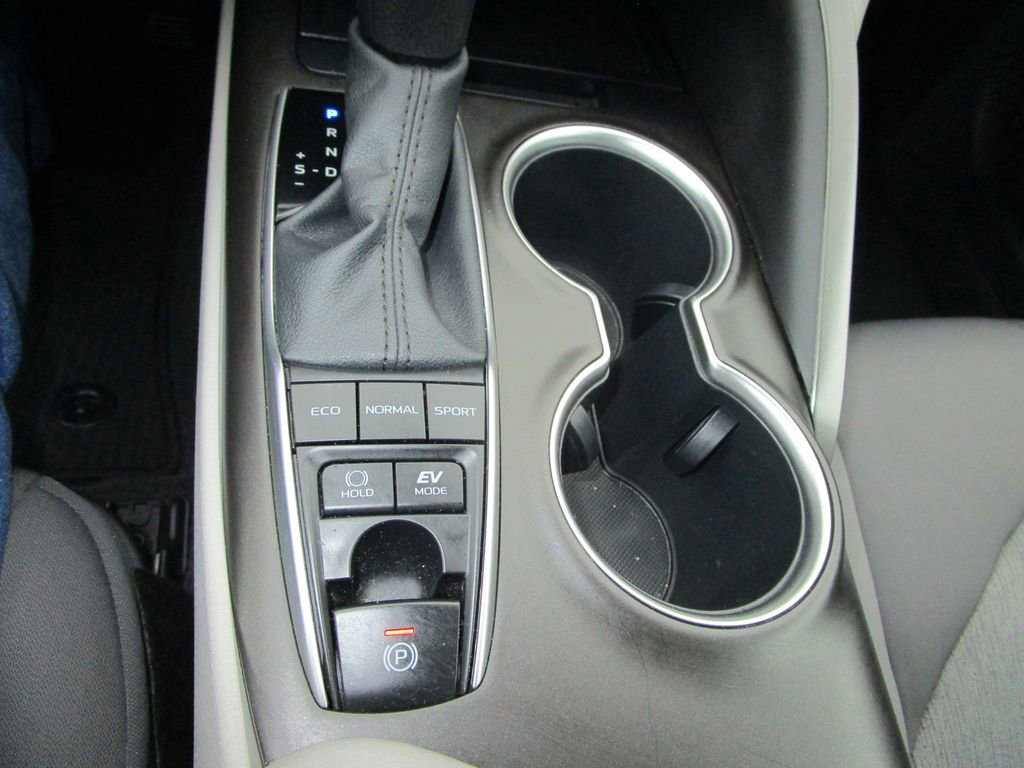 Used 2022 Toyota Camry LE image 34