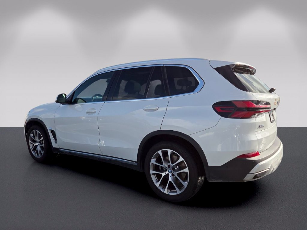 Certified 2024 BMW X5 xDrive40i w/ Premium Package AWD/4WD image 6