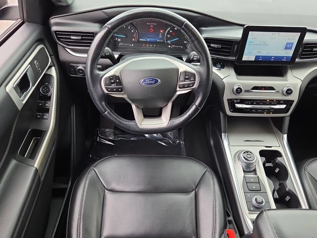 Used 2021 Ford Explorer XLT w/ Equipment Group 202A AWD/4WD image 14