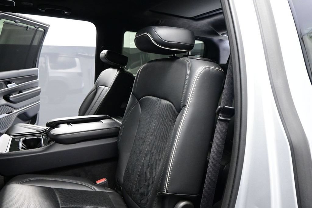 Used 2024 Jeep Grand Wagoneer Series II Obsidian w/ Quick Order Packagew 28T AWD/4WD image 28
