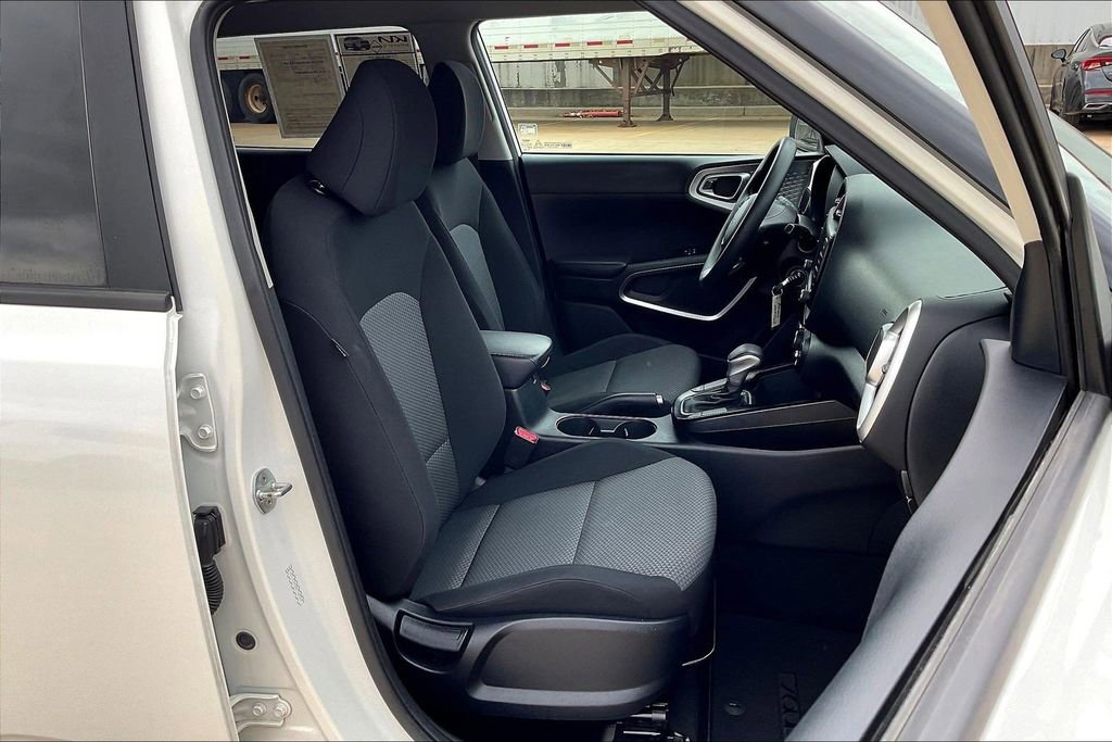 Used 2022 Kia Soul LX w/ Technology Package FWD image 7