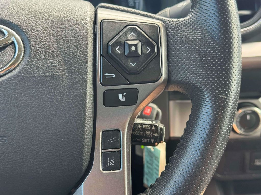 Used 2022 Toyota Tacoma SR5 AWD/4WD image 24