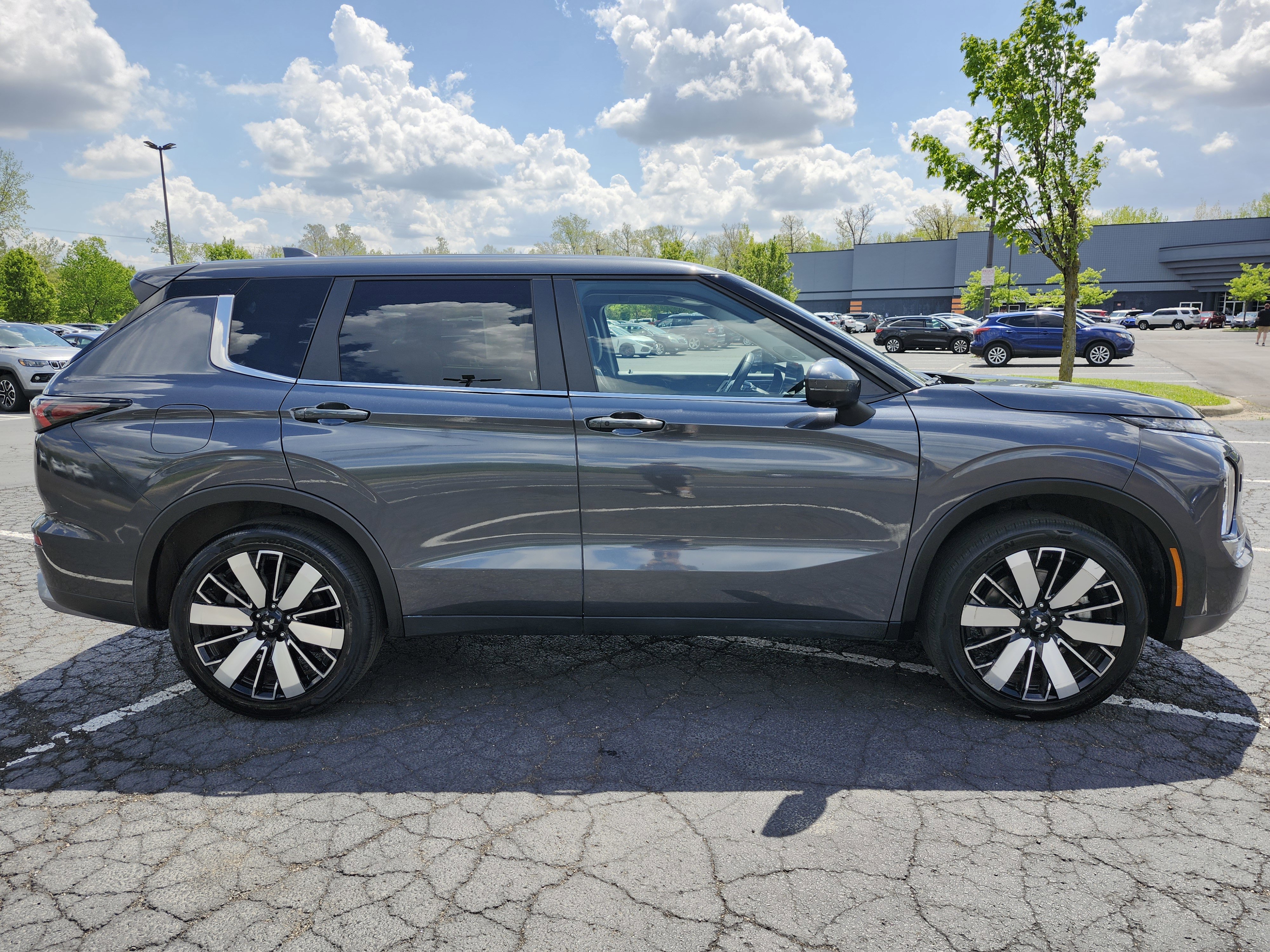 Used 2025 Mitsubishi Outlander SE AWD/4WD image 20