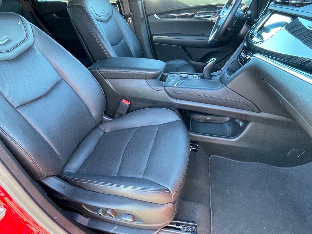 Used 2024 Cadillac XT6 Premium Luxury image 10