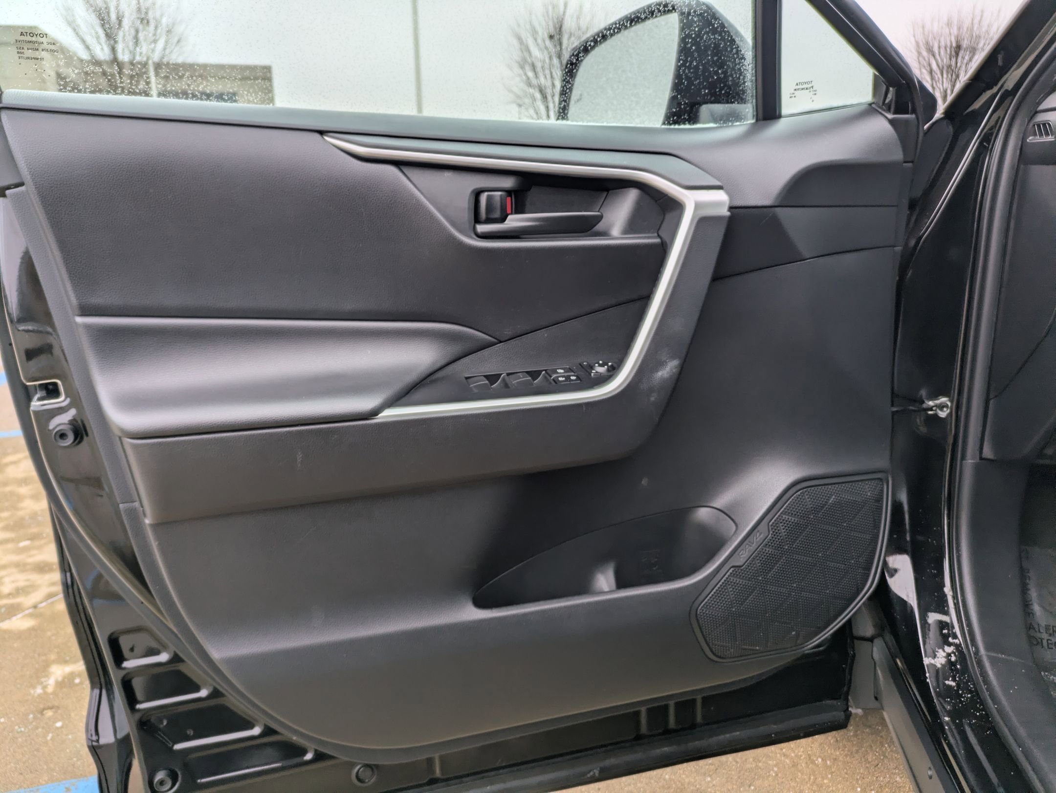 Used 2020 Toyota RAV4 LE w/ All Weather Liner Package image 11