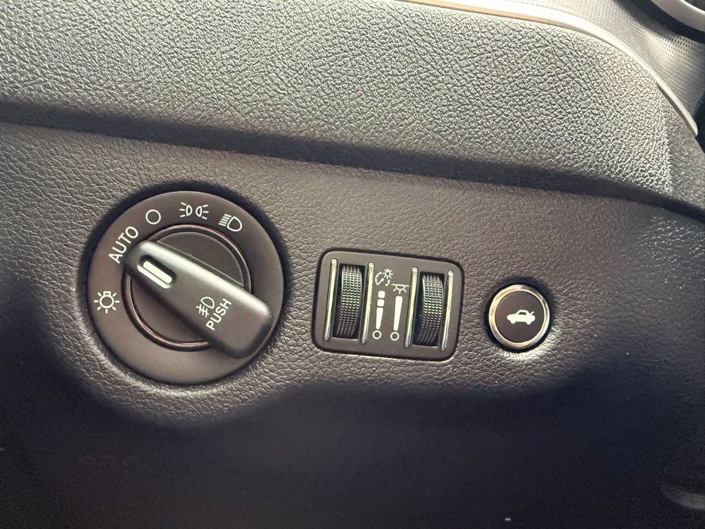 Used 2018 Dodge Charger R/T image 19