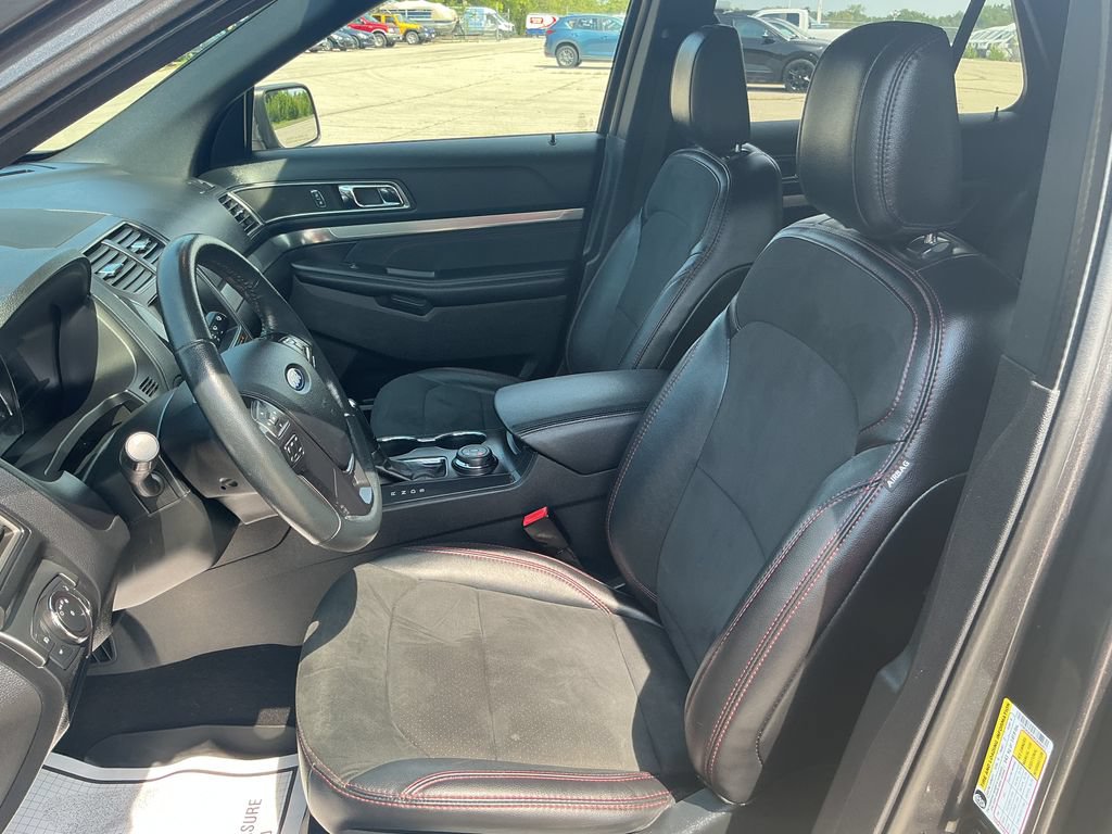 Used 2019 Ford Explorer XLT w/ Equipment Group 202A AWD/4WD image 14