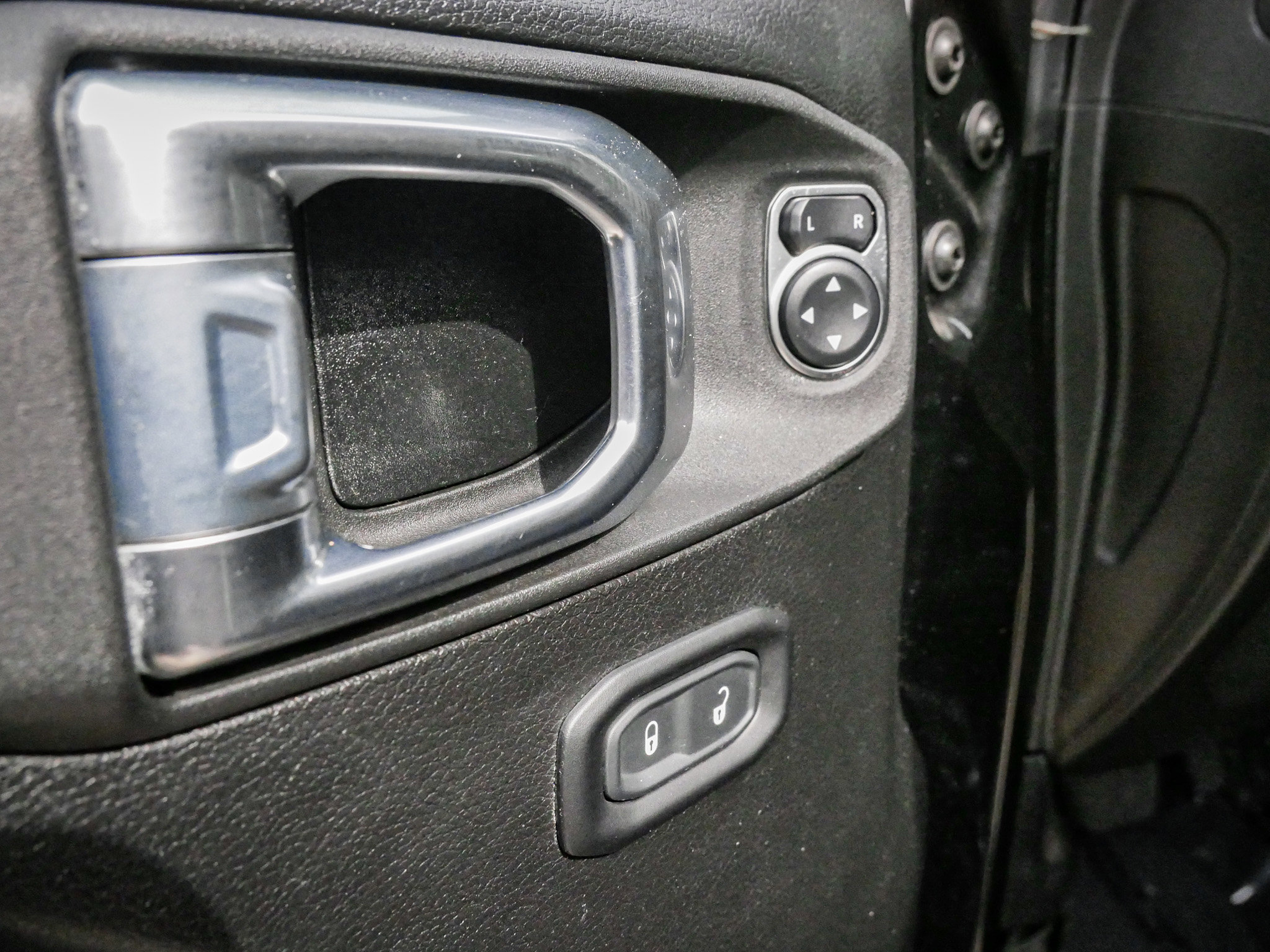 Used 2021 Jeep Gladiator Sport image 15