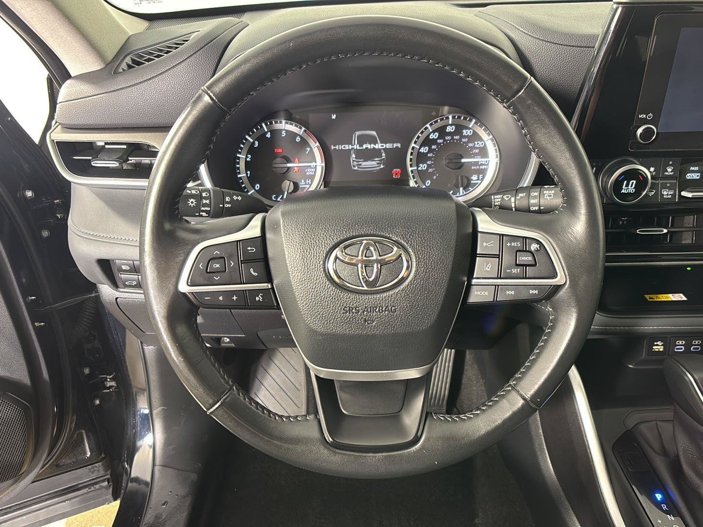 Used 2024 Toyota Highlander XLE AWD/4WD image 30