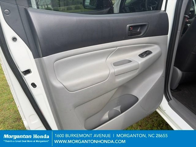 Used 2015 Toyota Tacoma PreRunner w/ SR5 Package RWD image 24