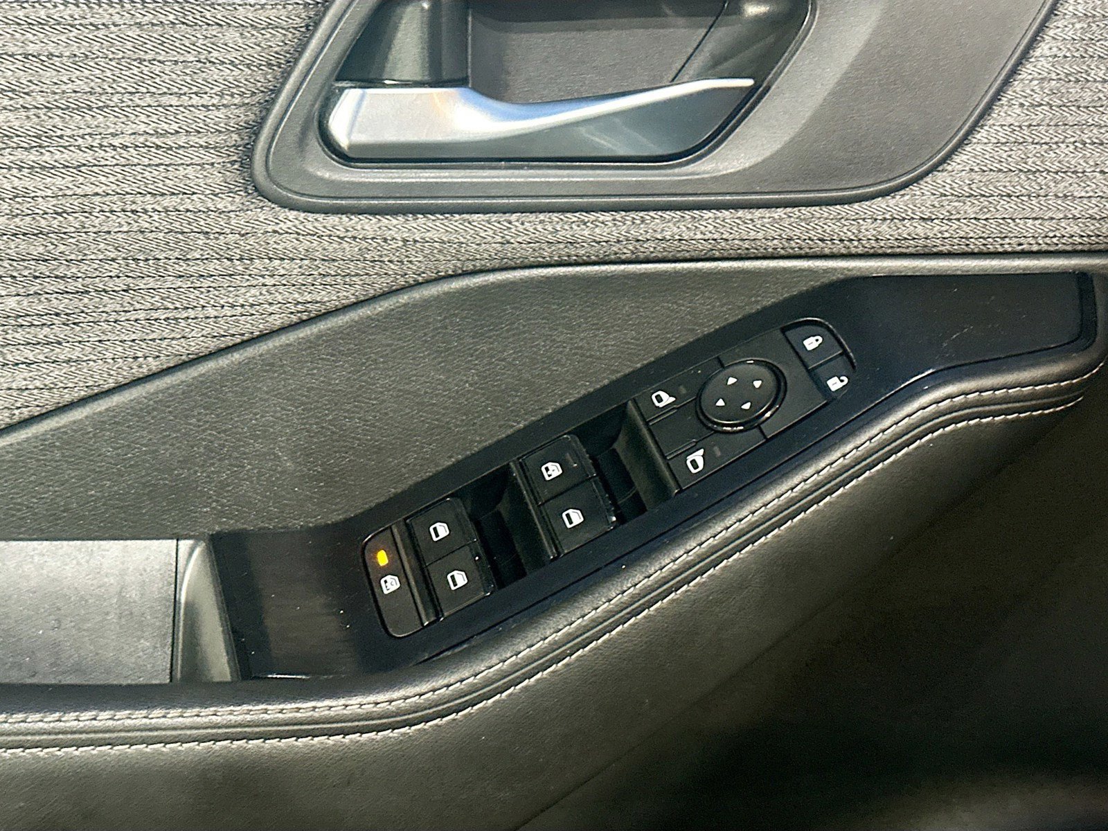 Used 2022 Nissan Rogue SV AWD/4WD image 18
