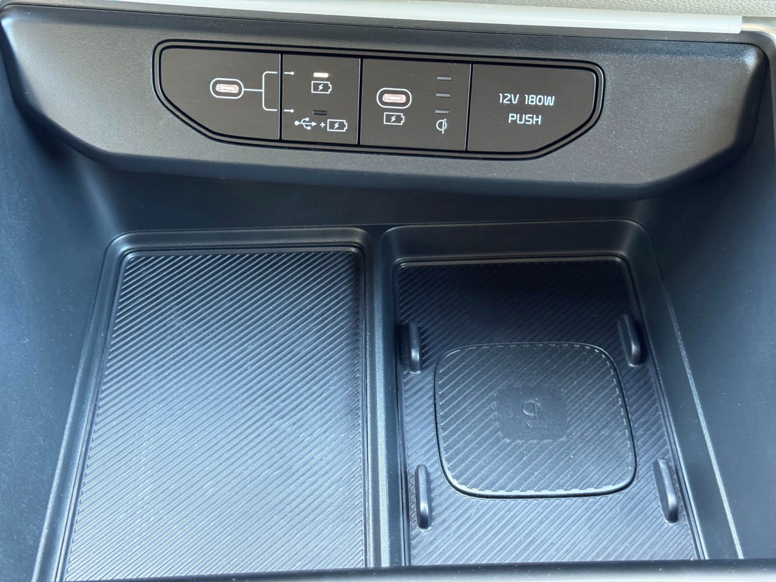 Used 2025 Kia Carnival SX FWD image 32