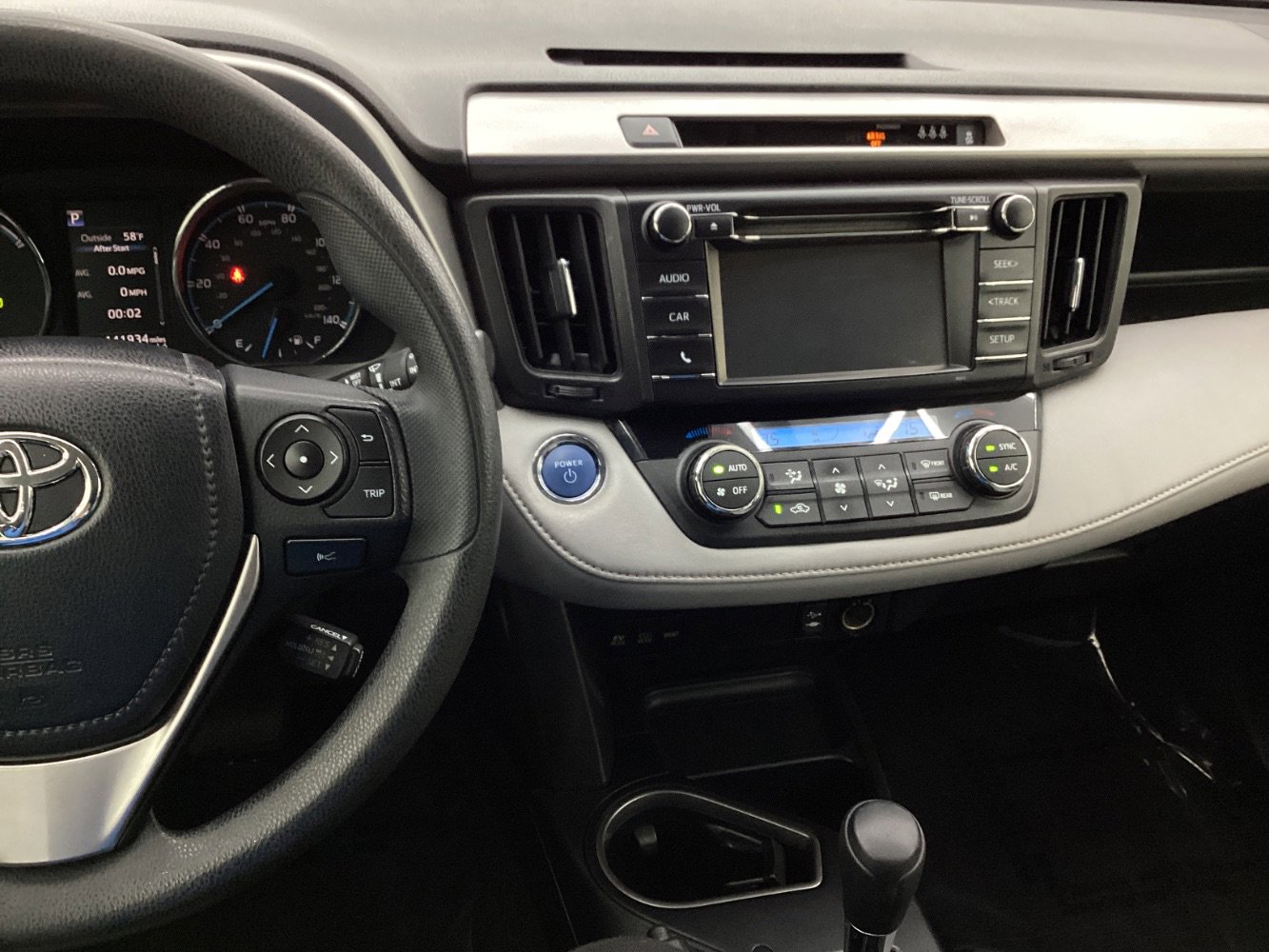 Used 2018 Toyota RAV4 LE image 32