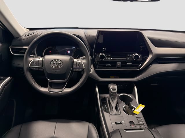 Certified 2025 Toyota Highlander XLE FWD image 19