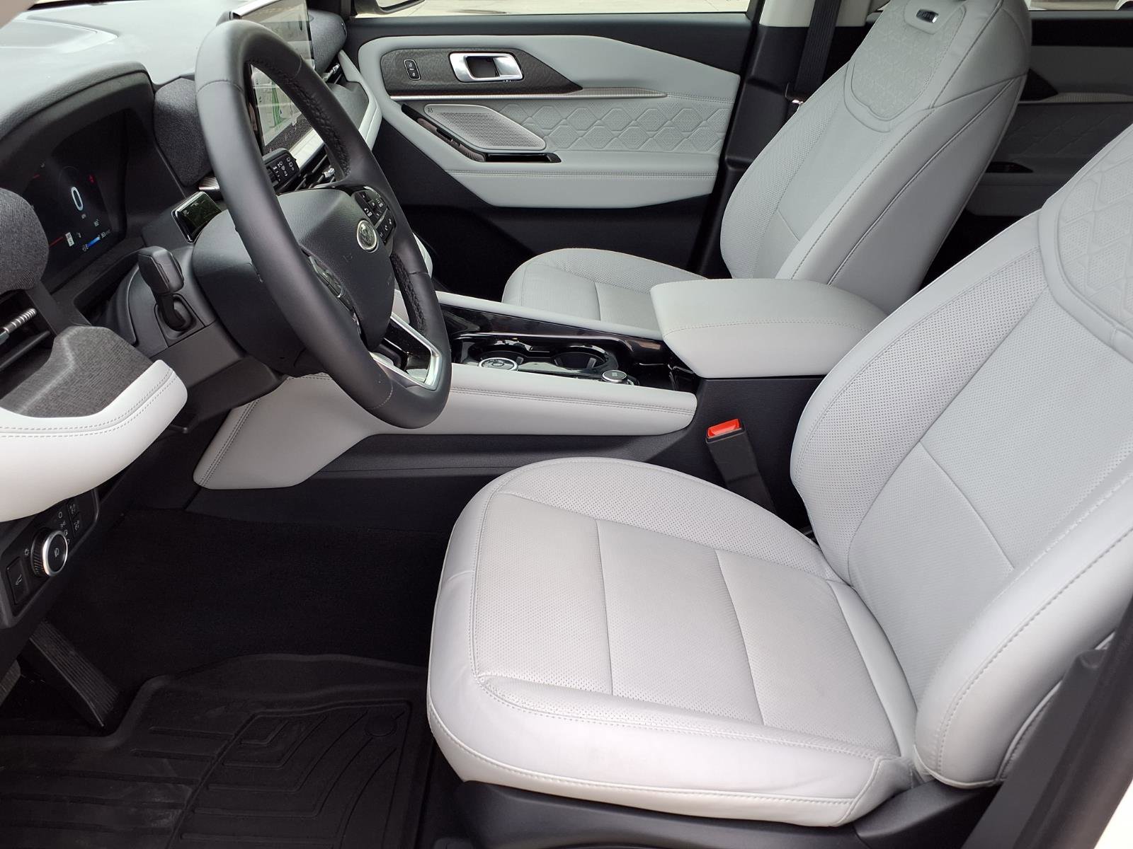 Used 2025 Ford Explorer Platinum w/ Ultimate Package image 13