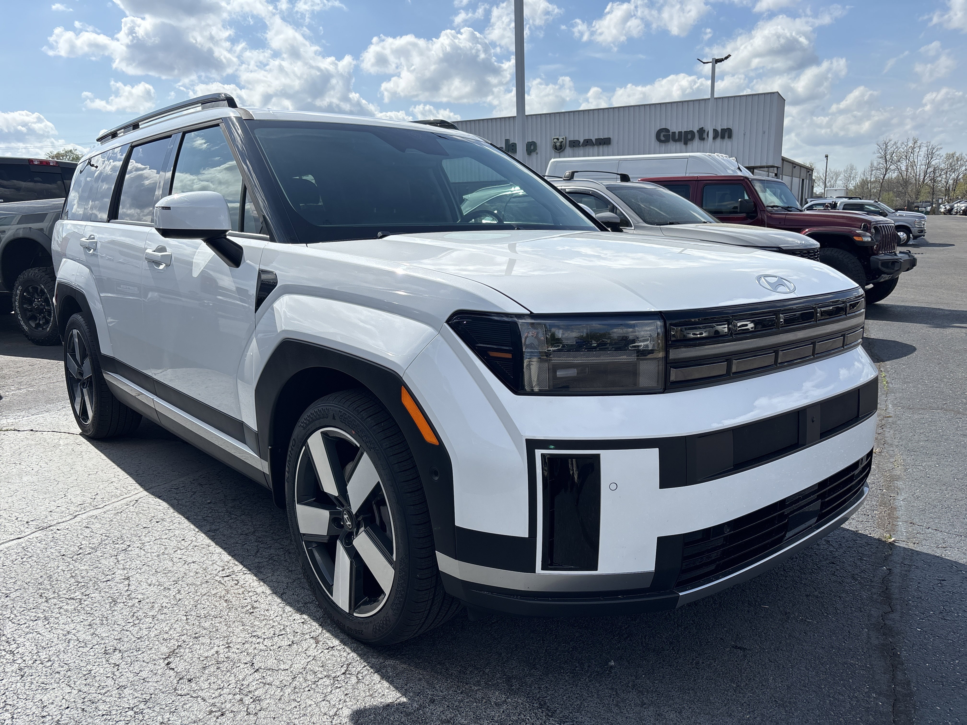 Used 2024 Hyundai Santa Fe Limited image 3