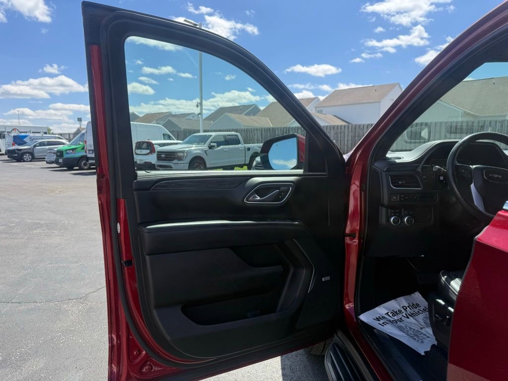 Used 2021 GMC Yukon XL SLT w/ SLT Premium Package AWD/4WD image 12