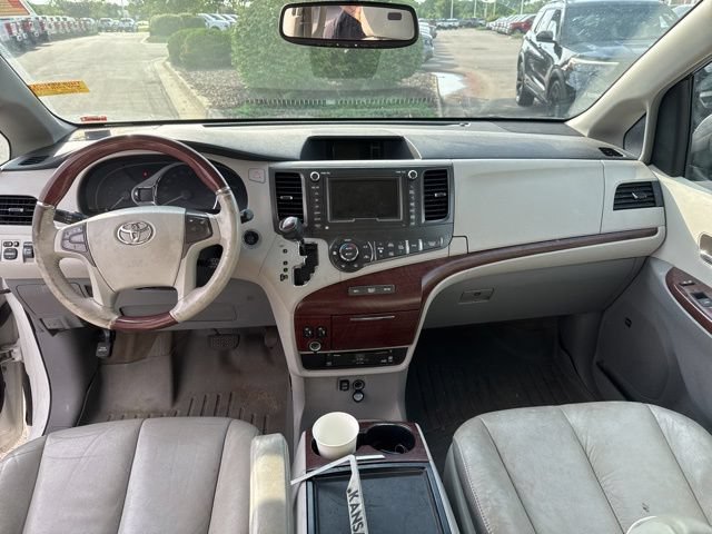 Used 2013 Toyota Sienna Limited w/ Premium Pkg FWD image 25