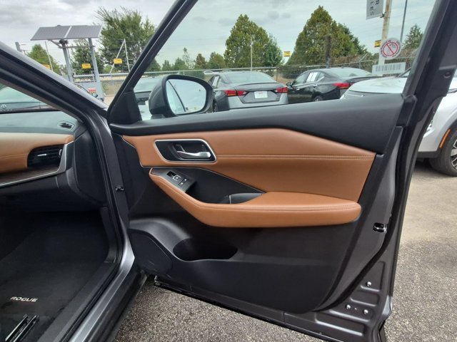 Used 2026 Nissan Rogue Platinum w/ Platinum Premium Package AWD/4WD image 31