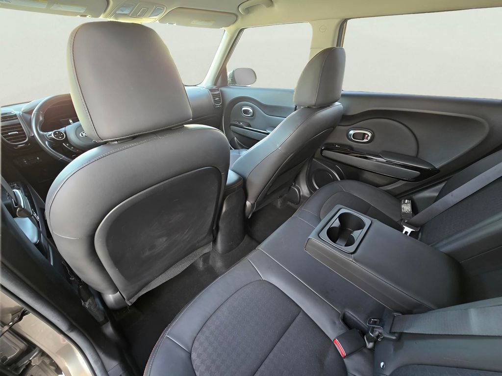 Used 2018 Kia Soul ! FWD image 32