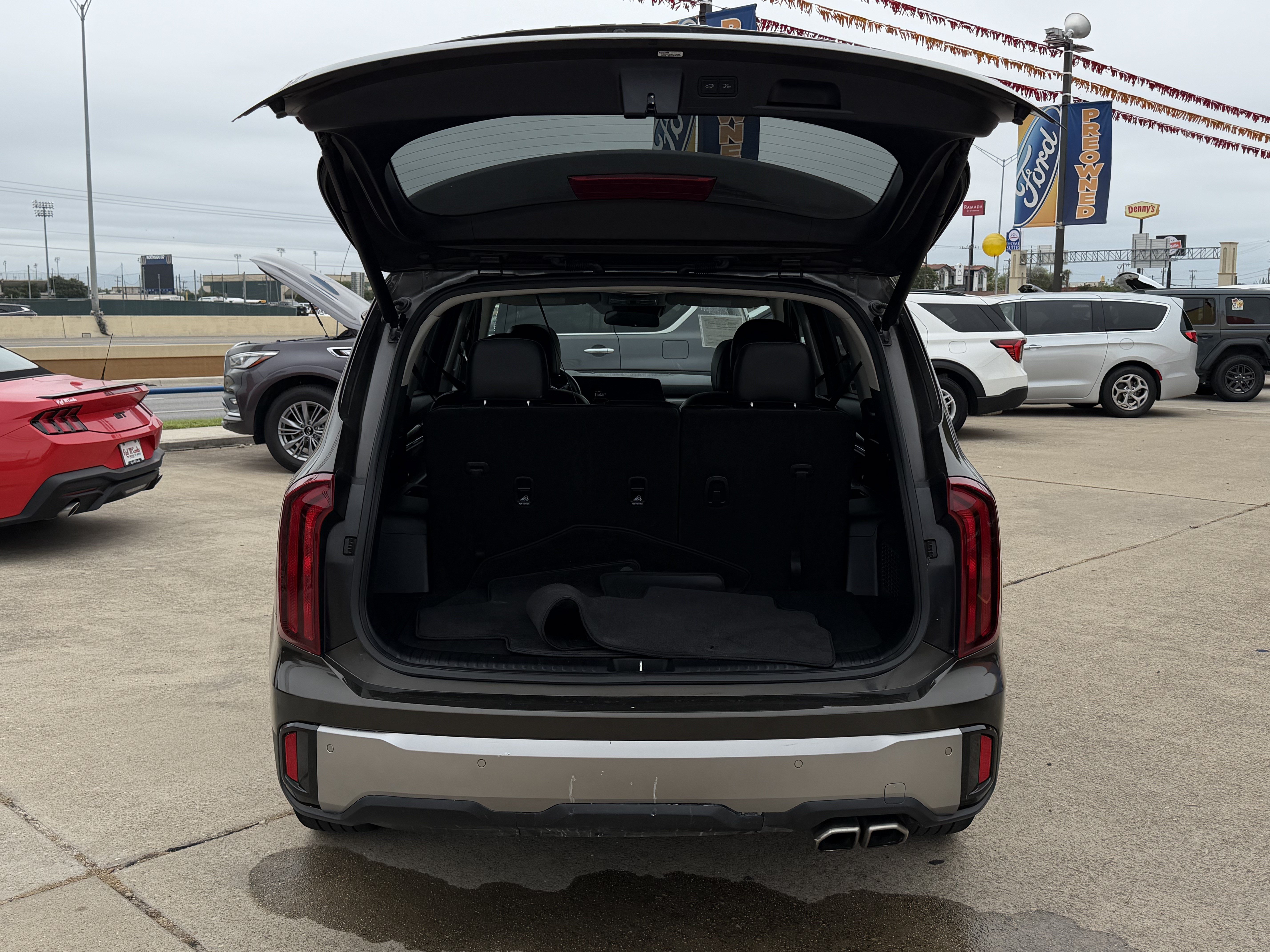Used 2025 Kia Telluride S FWD image 7