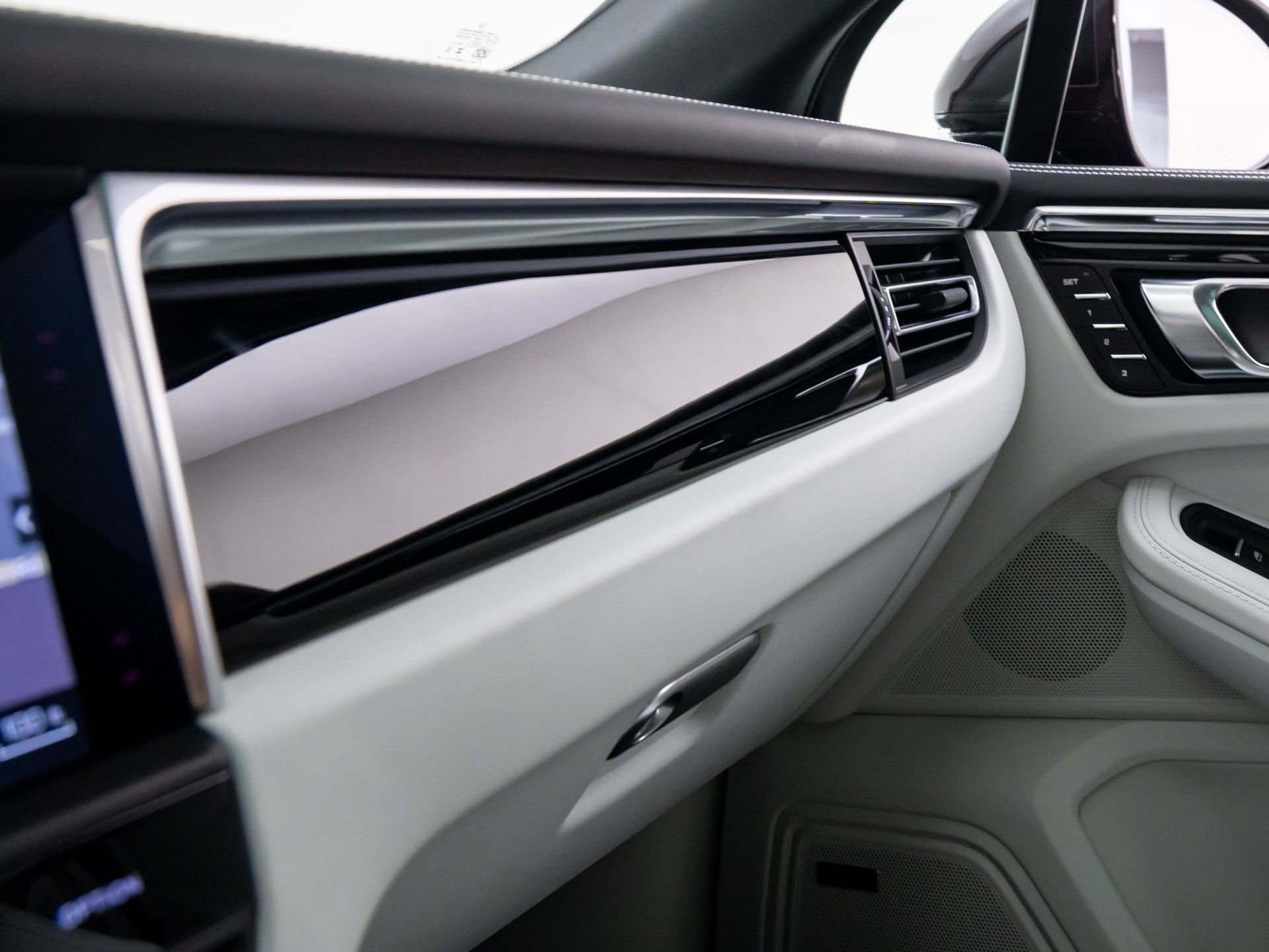 New 2026 Porsche Macan image 27