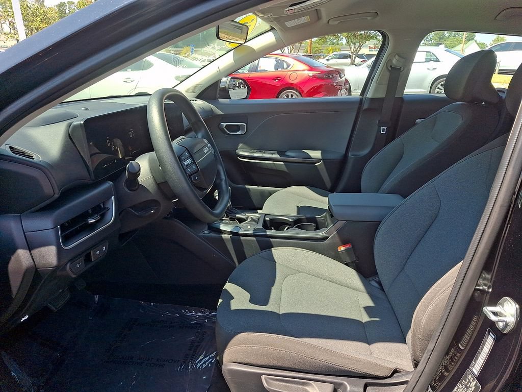 Used 2025 Kia K4 FWD image 13