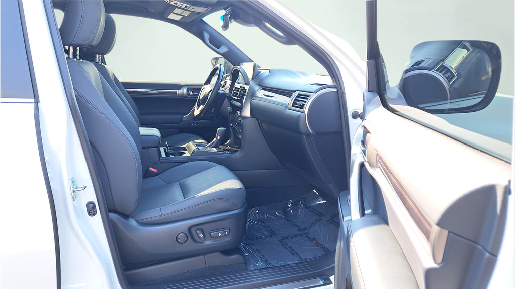 Used 2023 Lexus GX 460 Premium w/ Premium Package AWD/4WD image 28