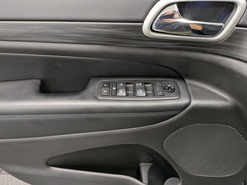 Used 2021 Jeep Grand Cherokee Laredo image 10