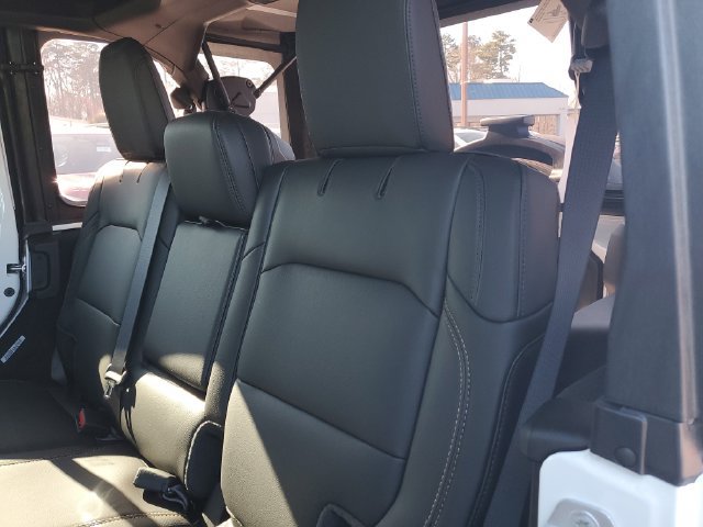 New 2026 Jeep Wrangler Unlimited Sahara AWD/4WD image 13