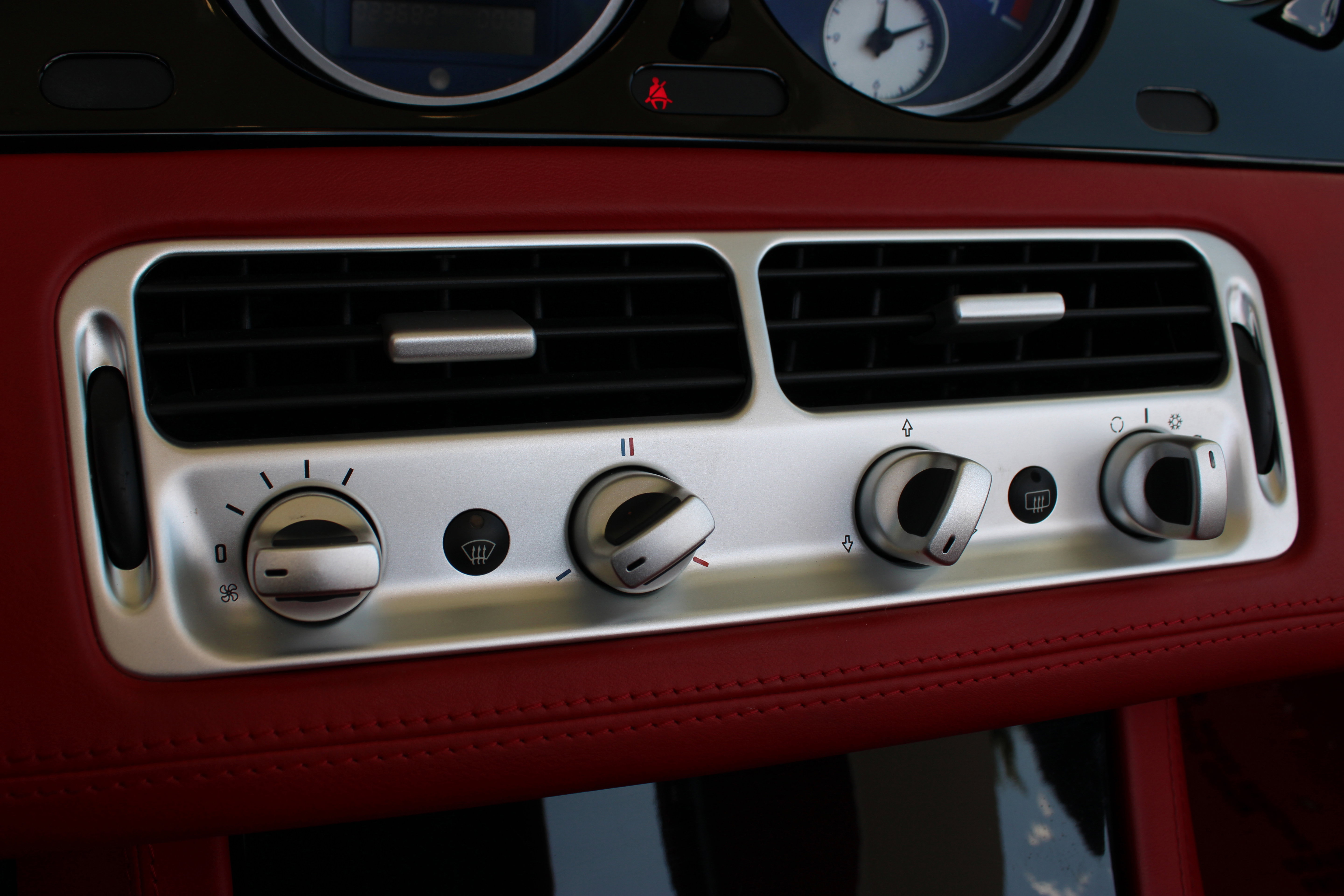 Used 2003 BMW Z8 image 30