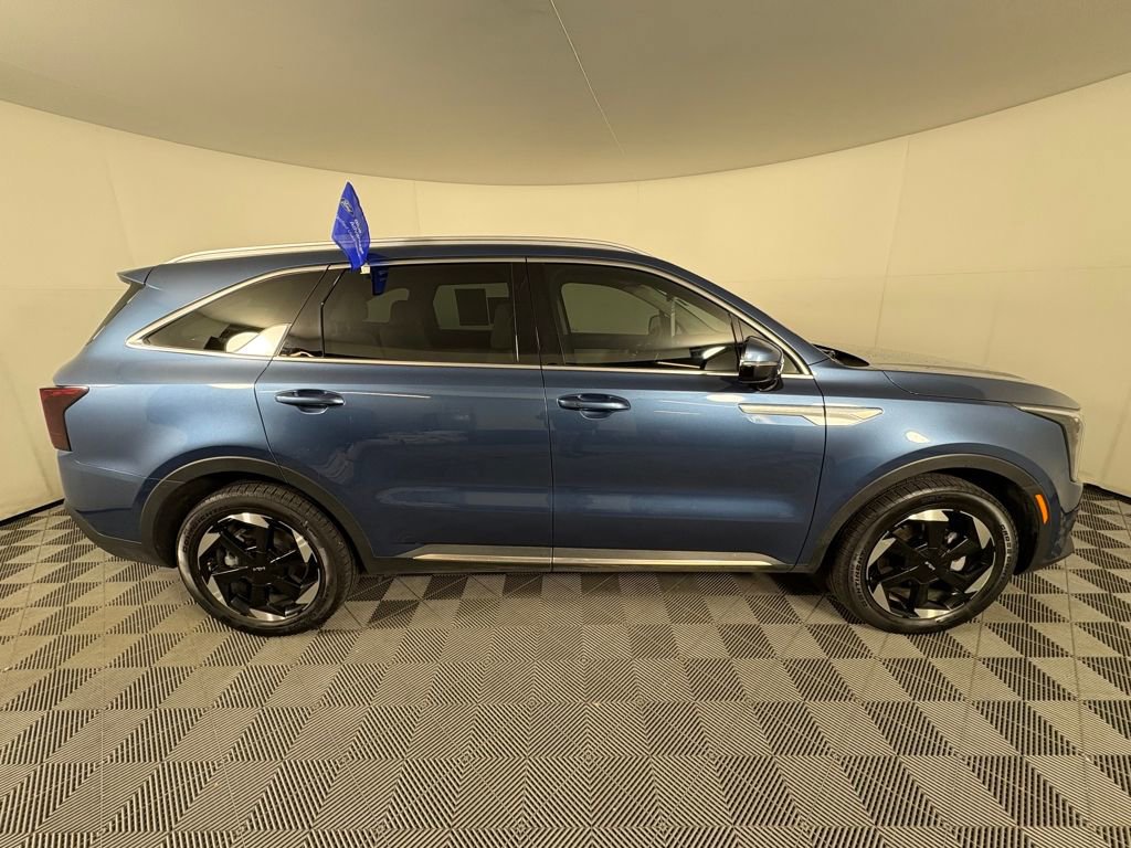 Used 2025 Kia Sorento EX image 8
