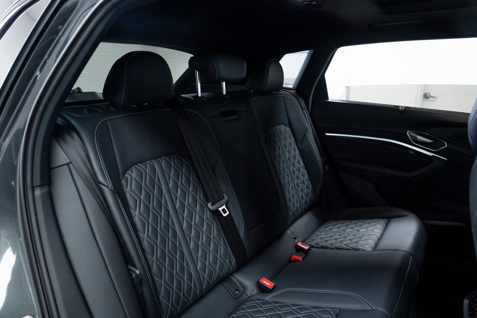 Used 2022 Audi e-tron S Prestige w/ Prestige Package image 23