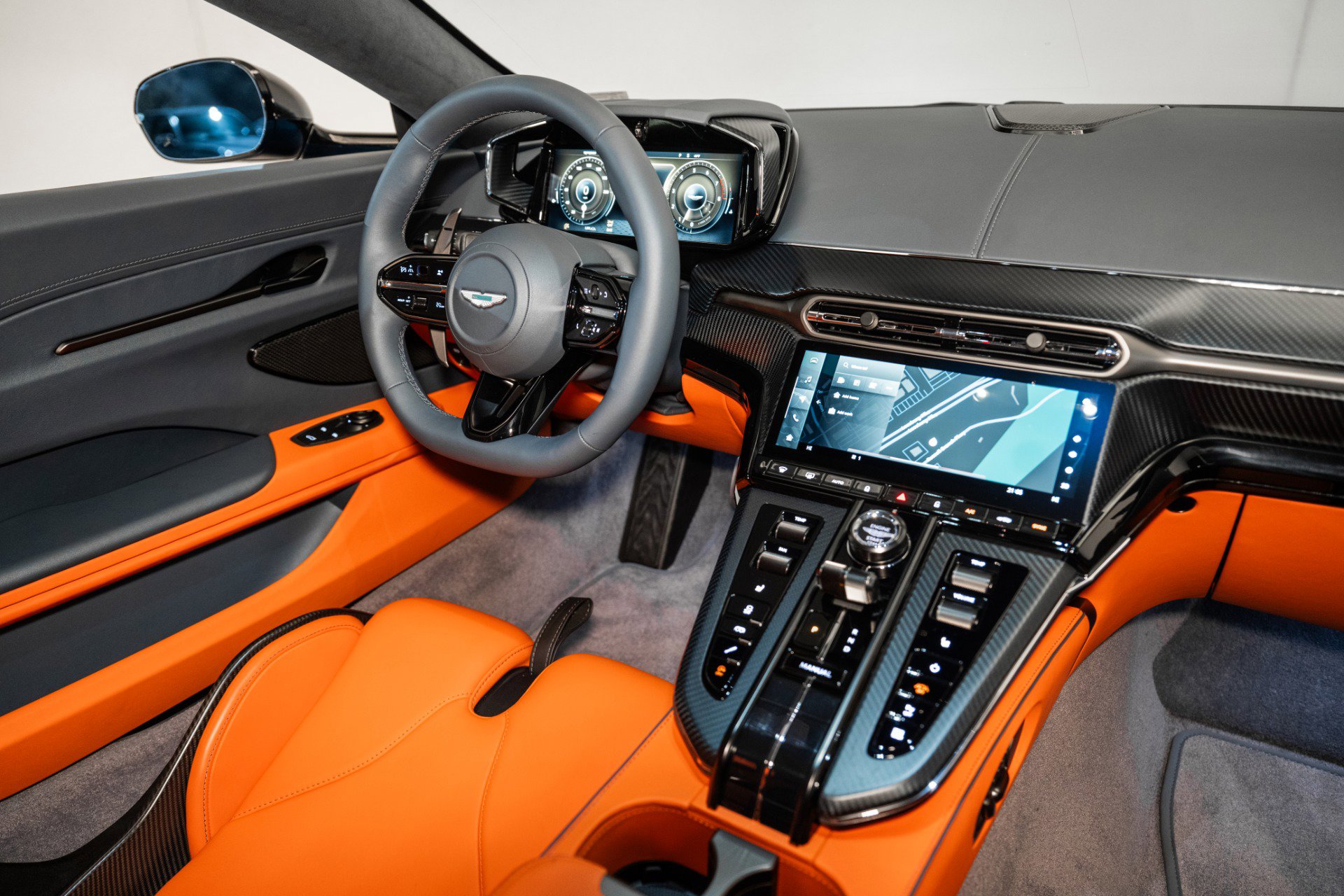 Used 2025 Aston Martin V8 Vantage Coupe image 18