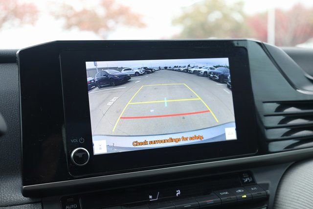 Used 2025 Toyota Camry SE image 18