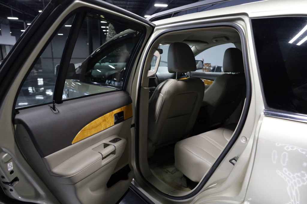 Used 2011 Lincoln MKX 2WD w/ Wood Pkg image 12