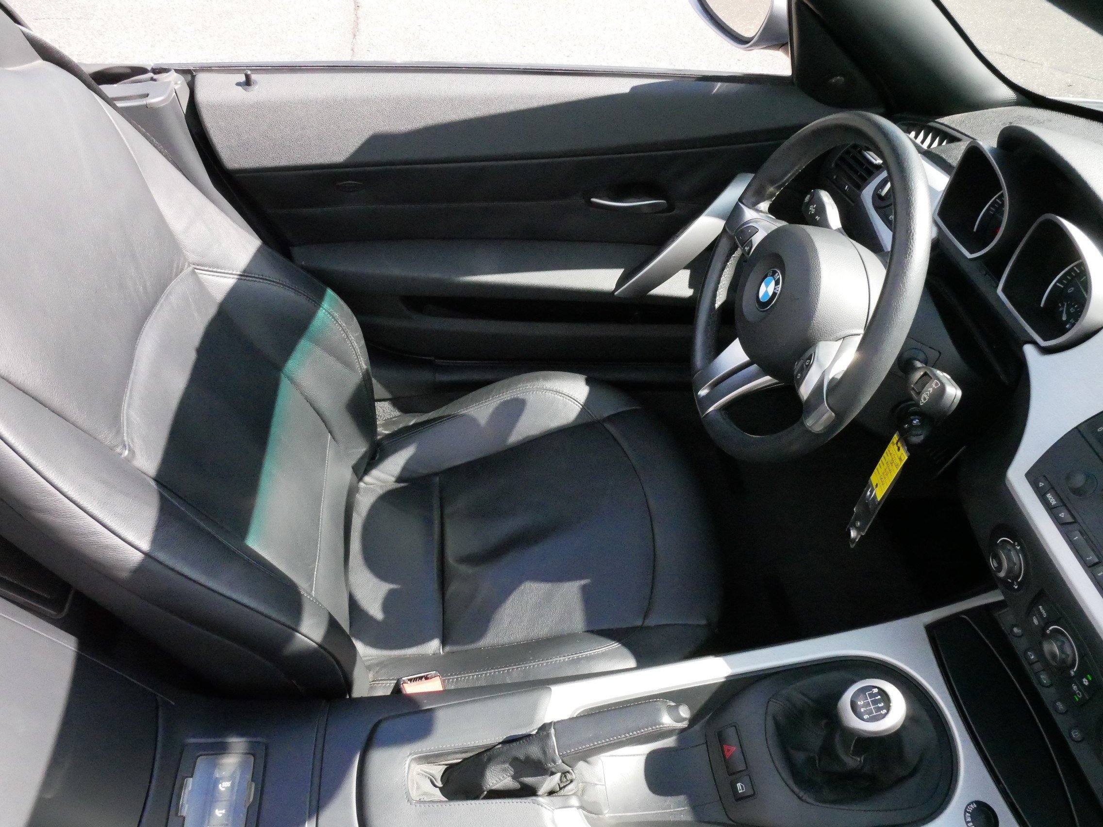 Used 2006 BMW Z4 3.0i RWD image 14