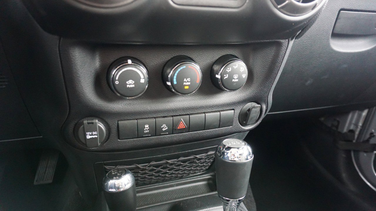 Used 2016 Jeep Wrangler Unlimited Sport w/ Connectivity Group image 19