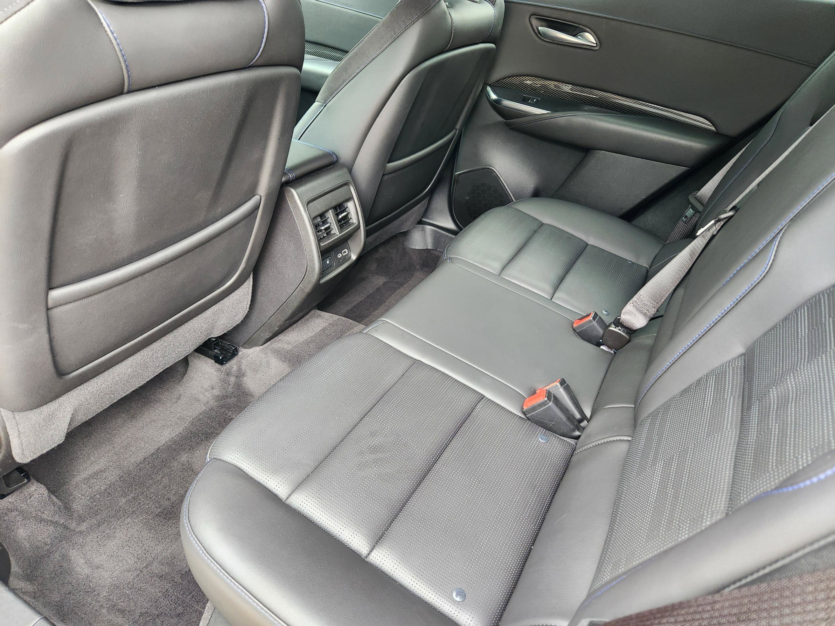 Used 2025 Cadillac XT4 Sport FWD image 23