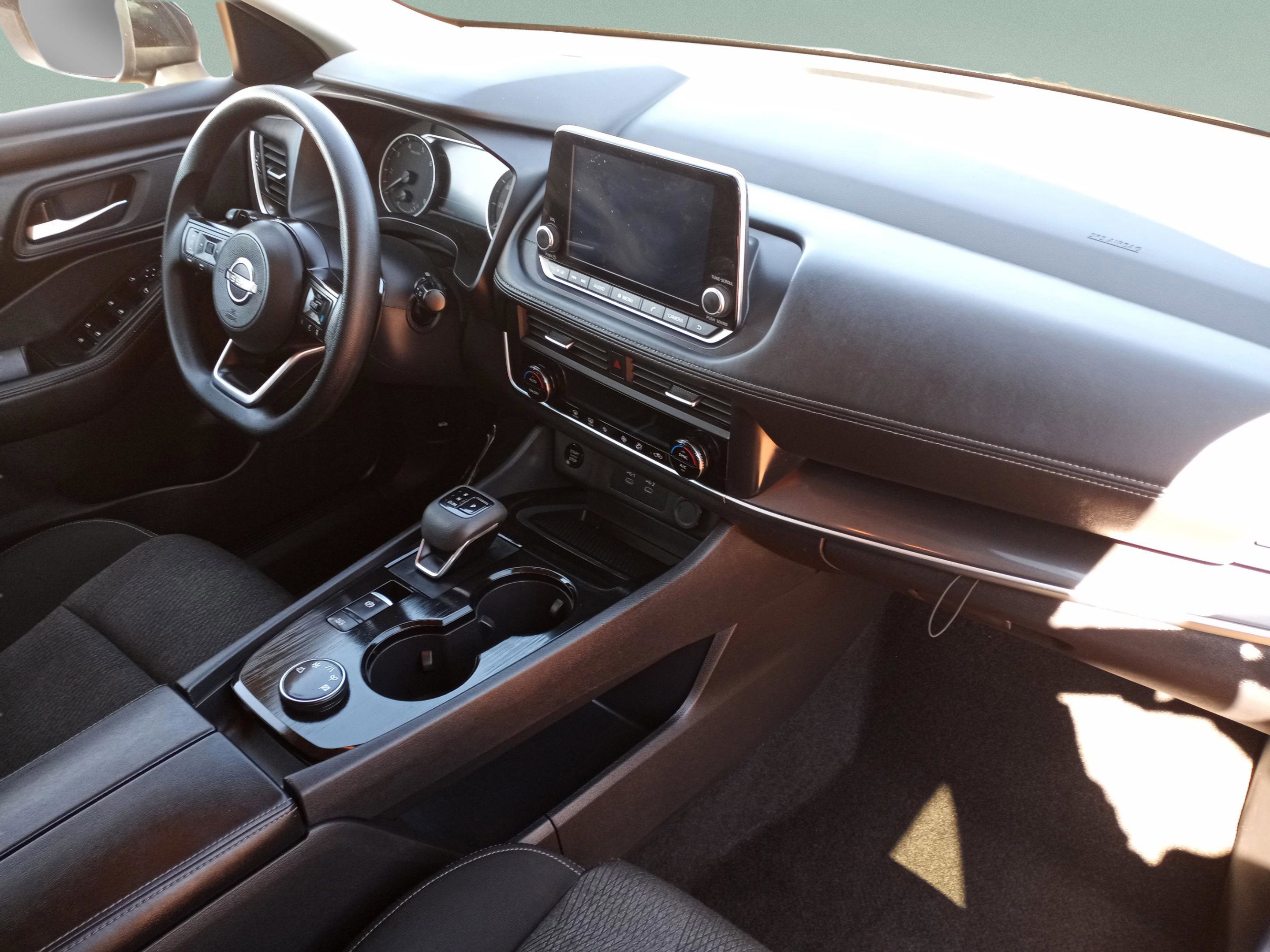 Used 2024 Nissan Rogue SV image 29