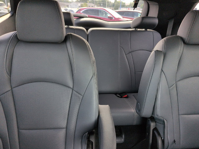 Used 2023 Buick Enclave Essence w/ Sport Touring Edition FWD image 11