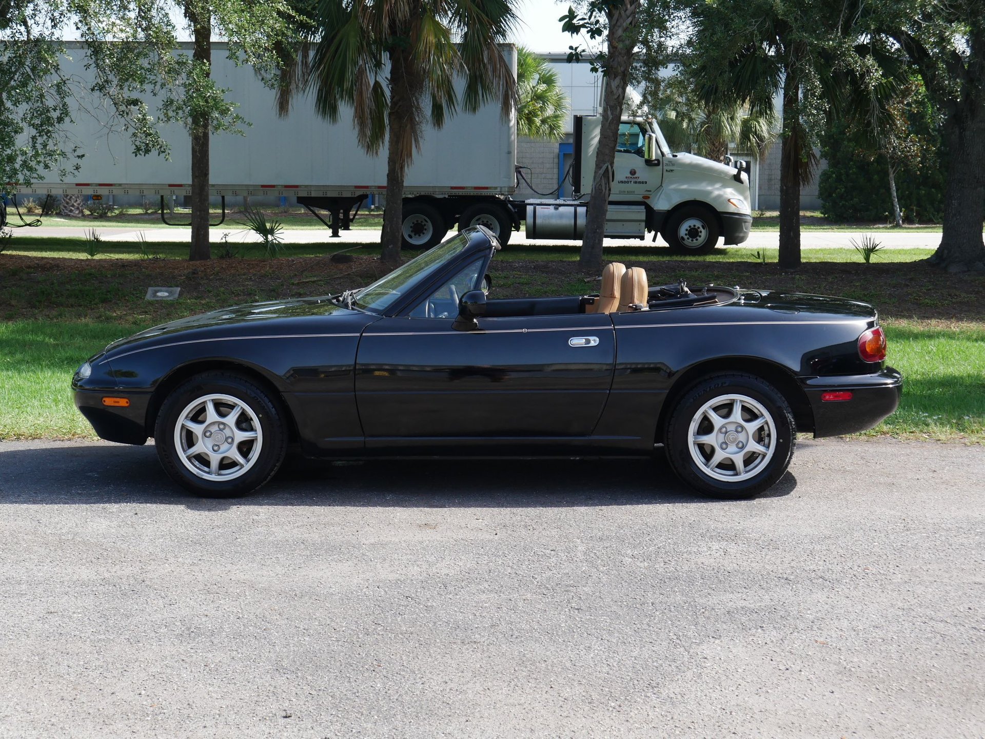 Used 1997 MAZDA MX-5 Miata RWD image 14