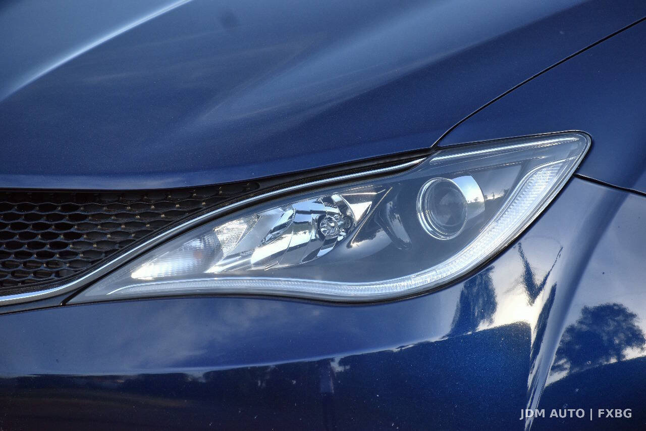 Used 2020 Chrysler Pacifica Touring-L FWD image 37