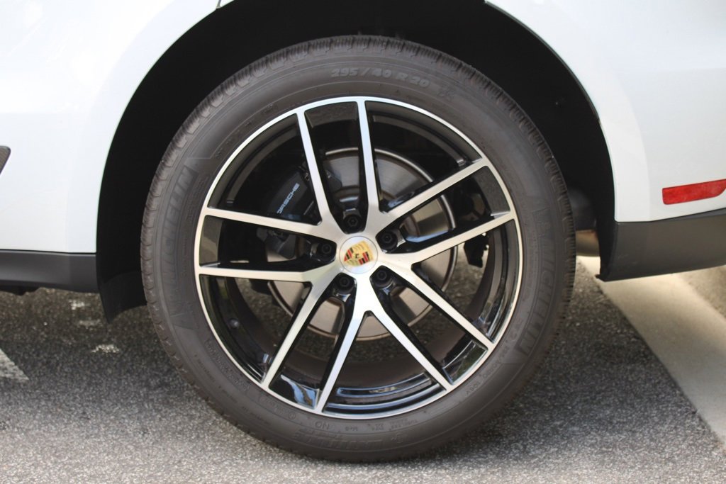 Used 2025 Porsche Macan image 14