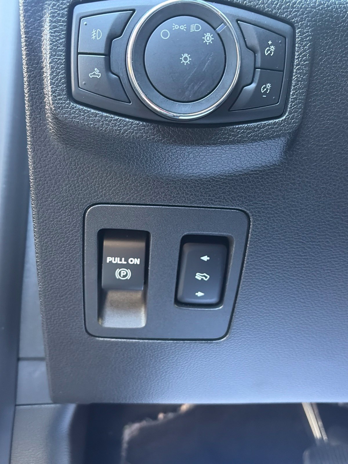 Used 2018 Ford F150 XLT w/ Equipment Group 302A Luxury AWD/4WD image 25
