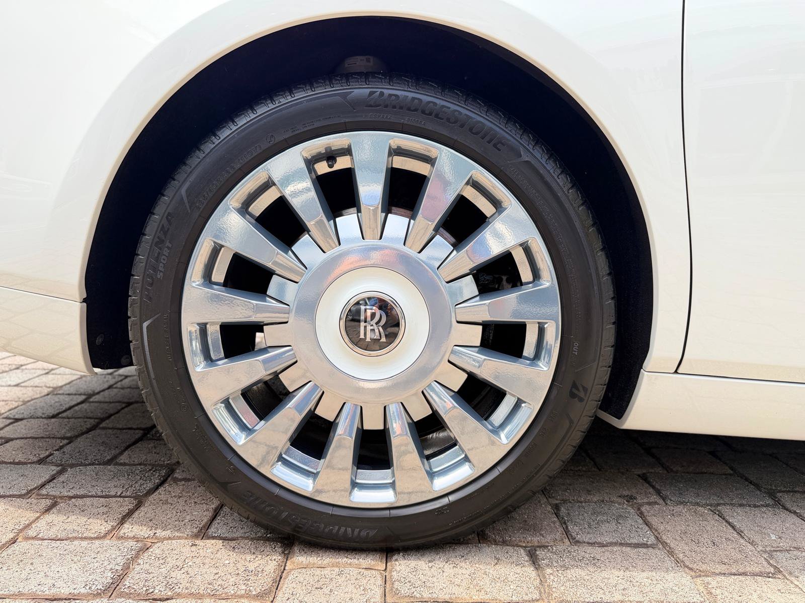 Used 2019 Rolls-Royce Phantom Sedan RWD image 27
