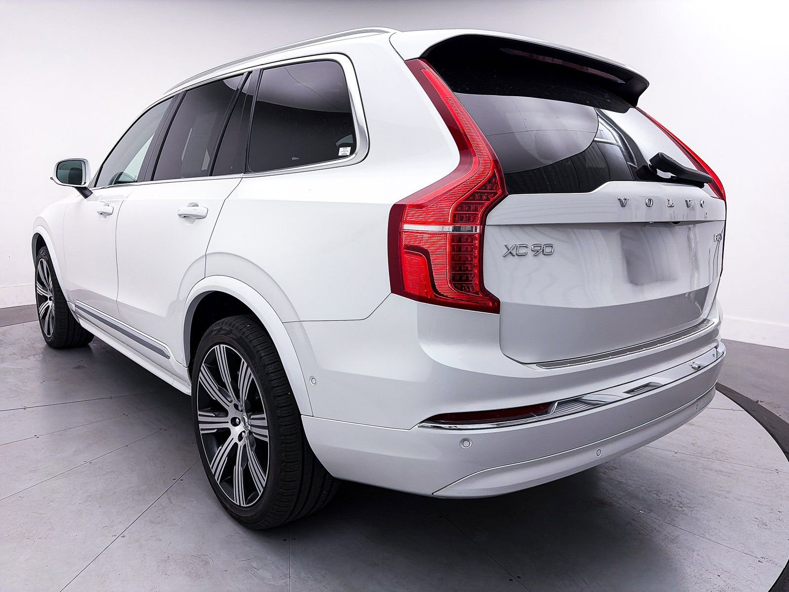 Used 2024 Volvo XC90 B6 Plus w/ Protection Package Premier image 14