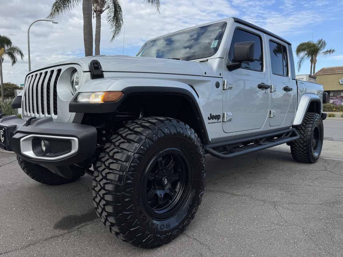 Used 2023 Jeep Gladiator Sport AWD/4WD image 13